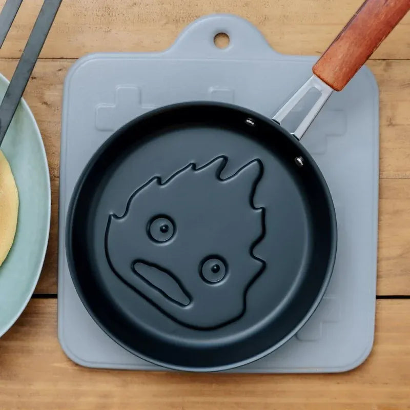 Howl's Moving Castle: Calcifer Kitchen Tool Frying Pan (Pre-Order)